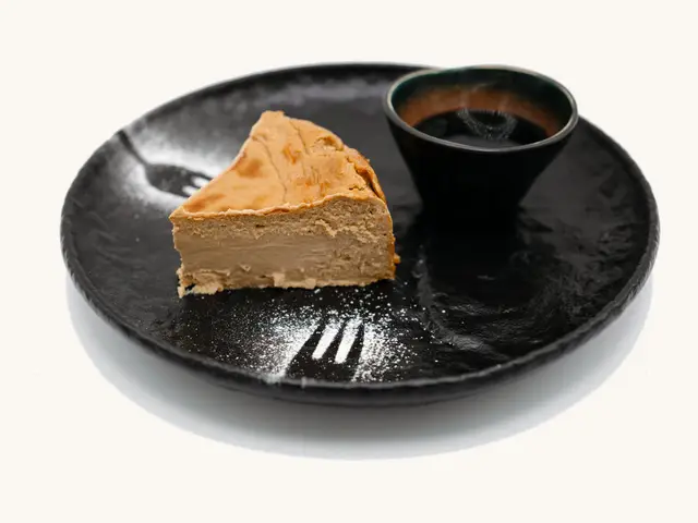 Brown Sugar Basque Cheesecake (黑糖巴斯克)