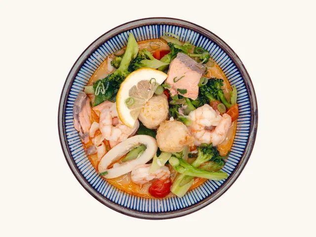 Meeresfrüchte-Nudelsuppe (海鮮湯麵)