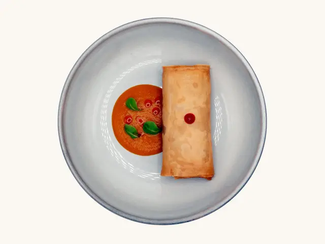 Hausgemachte Frühlingsrolle (自製春卷)